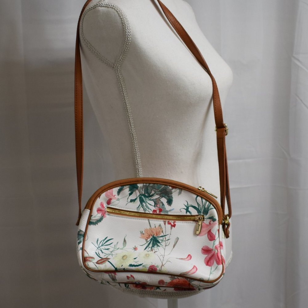 Valentina White Italian Leather Purse NWOT